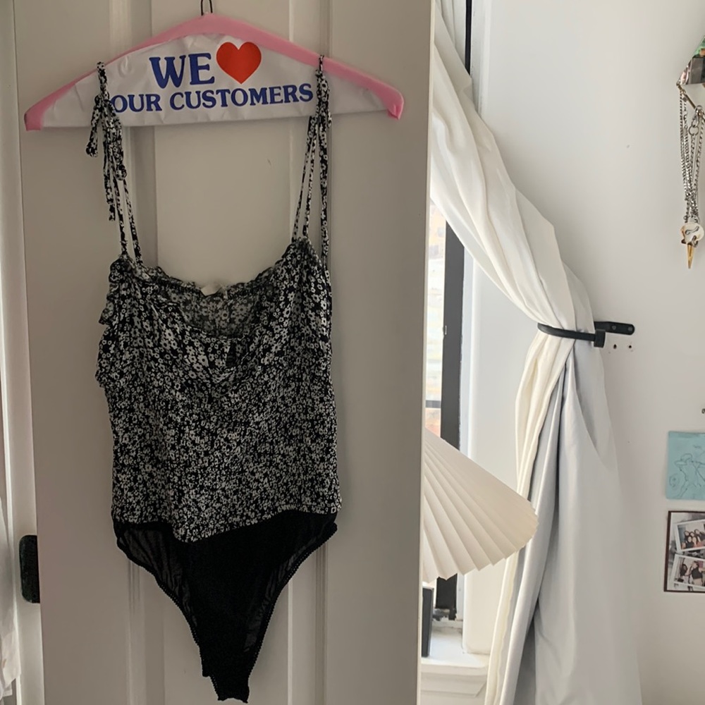WORN ONCE Free People black and white flower print bodysuit